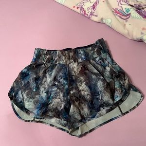 Lululemon tracker shorts